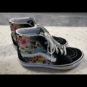 Vans Woman’s Floral High Top Sneaks           Woman’s size 7